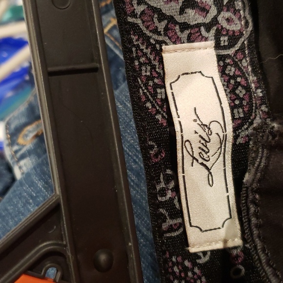 Women's Levi's capris - Picture 3 of 4